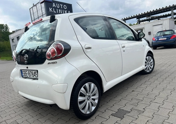 Toyota Aygo cena 17800 przebieg: 162000, rok produkcji 2011 z Drobin małe 232